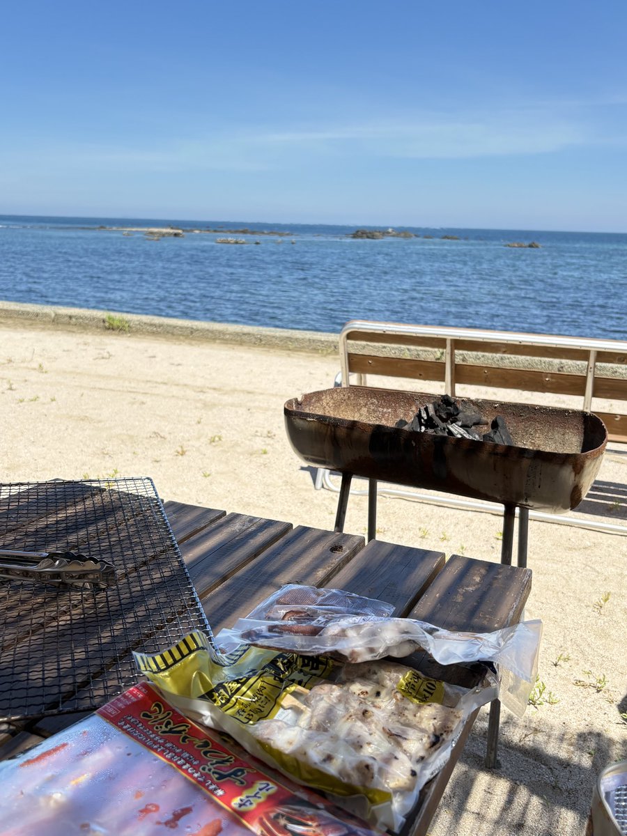 sugarplus513's tweet photo. 木曜日ばい😈
毎日暑かな〜😆
こん前社長達と志賀島でBBQ🍖と海水浴ばしてきたばい😍
久しぶりの海は気持ちよかった〜🥰
BBQは海鮮メインでしたとばってん海老とホタテのなんさん美味しかった😍
楽しかった〜🤩
美味しかとばうんと食べたけん仕事ばがまだそかね😈 https://t.co/s1MqehM6Im
