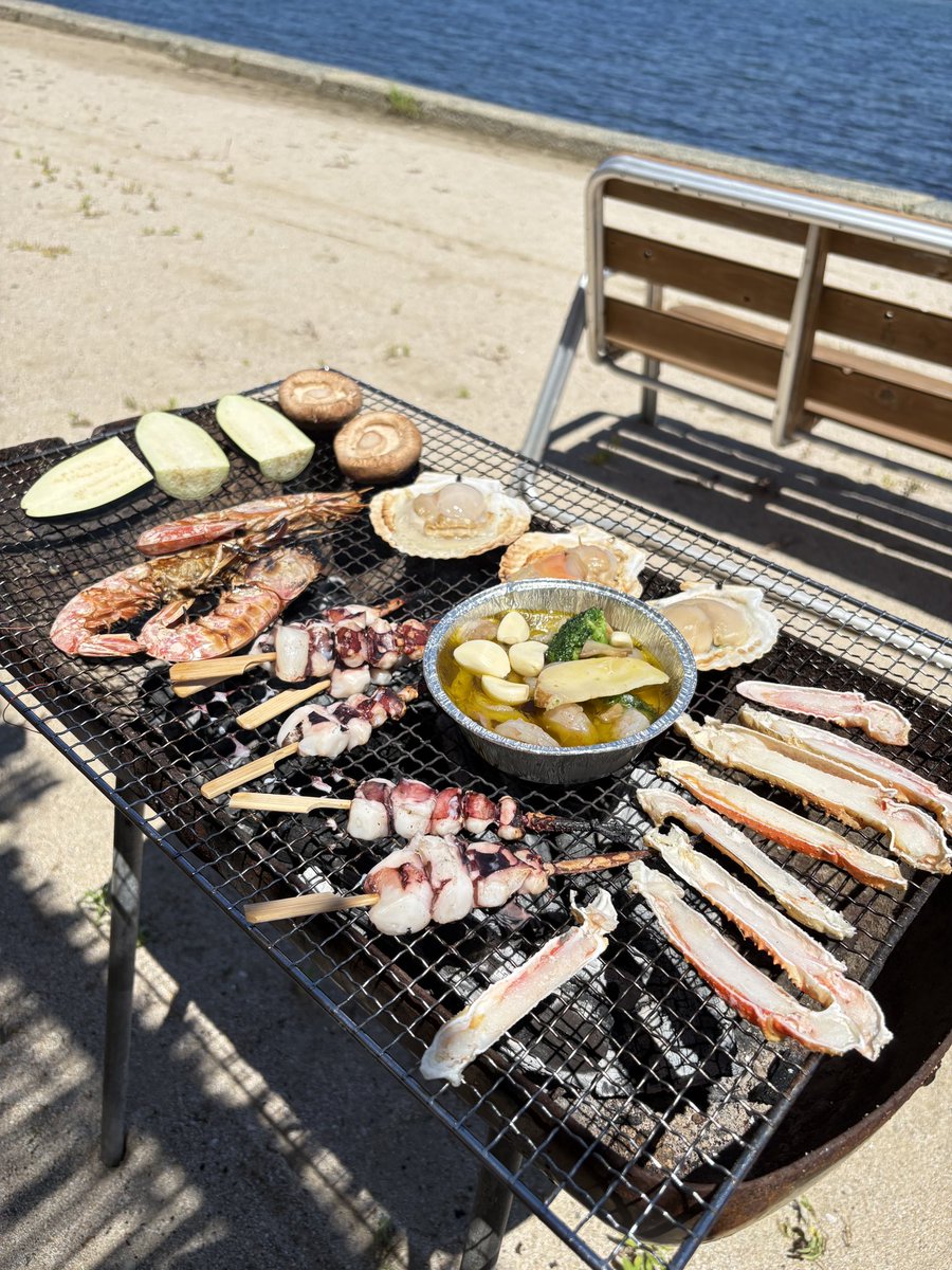 sugarplus513's tweet photo. 木曜日ばい😈
毎日暑かな〜😆
こん前社長達と志賀島でBBQ🍖と海水浴ばしてきたばい😍
久しぶりの海は気持ちよかった〜🥰
BBQは海鮮メインでしたとばってん海老とホタテのなんさん美味しかった😍
楽しかった〜🤩
美味しかとばうんと食べたけん仕事ばがまだそかね😈 https://t.co/s1MqehM6Im