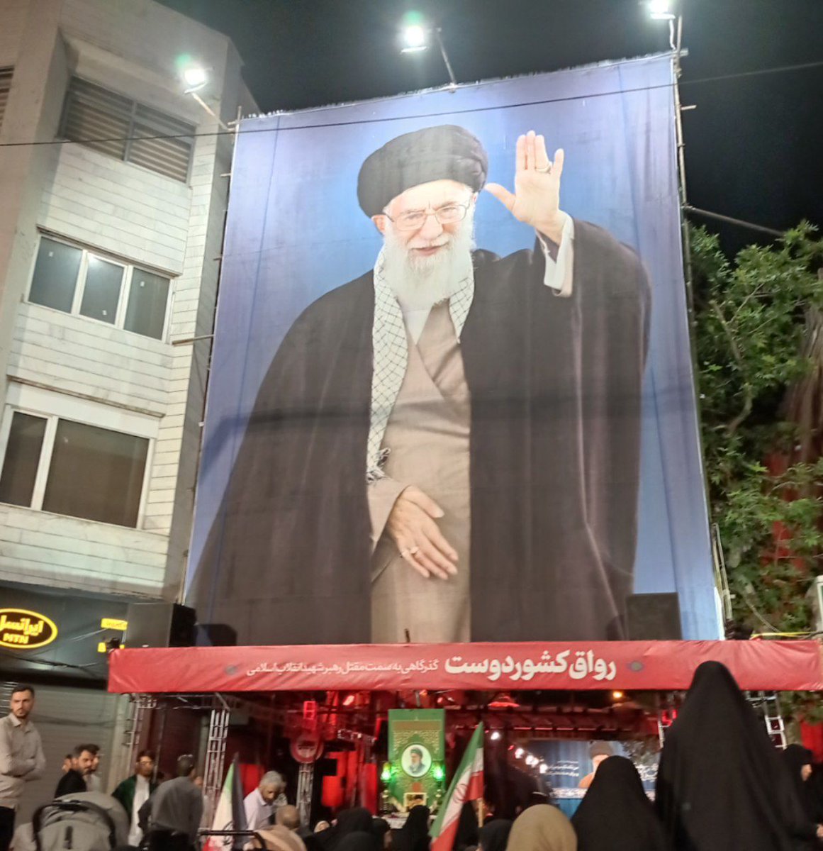 Bastodefateme's tweet photo. عالم از خون ش.ه.ی.د شود زیر و زبر، شود زیر و زبر
عاقبت کاخ سفید شود زیر و زبر، شود زیر و زبر
#یا_لثارات_الخامنه_ای https://t.co/D8YHWHVbj2