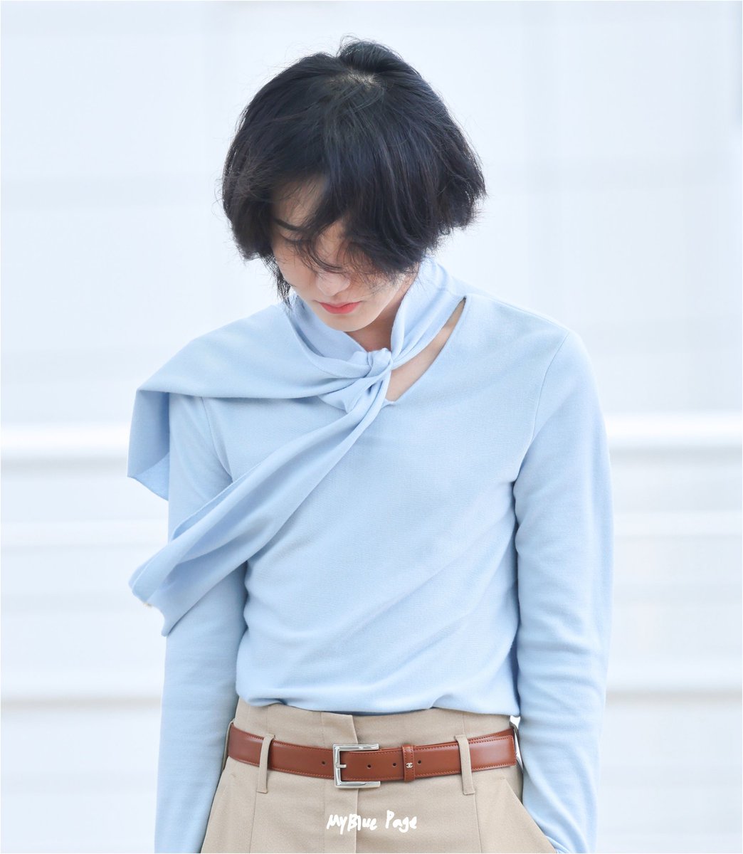 MyBluePage's tweet photo. 샴푸 광고 안 시켜주나

260716 ICN
#런쥔 #RENJUN #ロンジュン #黄仁俊 #仁俊 https://t.co/XbKnJ980qs