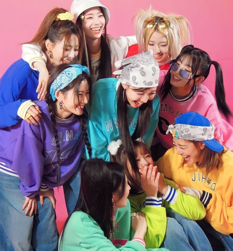 mndhtw's tweet photo. I just remembered they filmed this year's season greetings too and jihyo said we gonna love this year's one so much. https://t.co/voHGH5lpVt