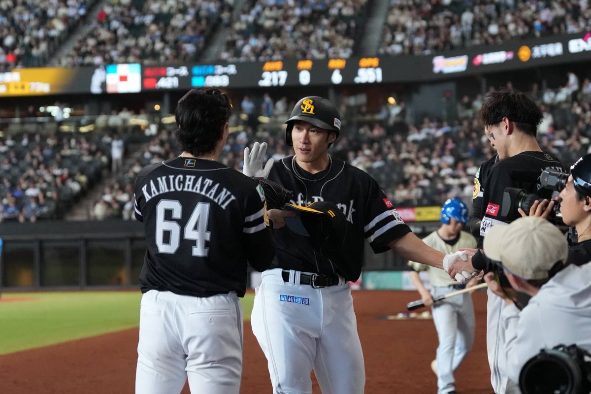 takafullc2's tweet photo. 柳田悠岐選手の11号ソロで同点！！！

#sbhawks #鷹フル https://t.co/Bso171Erob