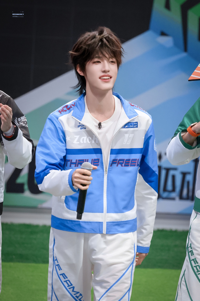 zhangzeyuth's tweet photo. [BLUE TEAM] #2026TFFamilySportsDay
2026.07.16

หล่อตะโกน

🎬 2026 TF Family Summer Games (Day 1)
🔗 Redamancy_张泽禹

#张泽禹 #ZhangZeyu #จางเจ๋ออวี่ #ZACK #登陆少年组合 #TOP登陆少年 #TransfOrmProject https://t.co/jinBYrntko
