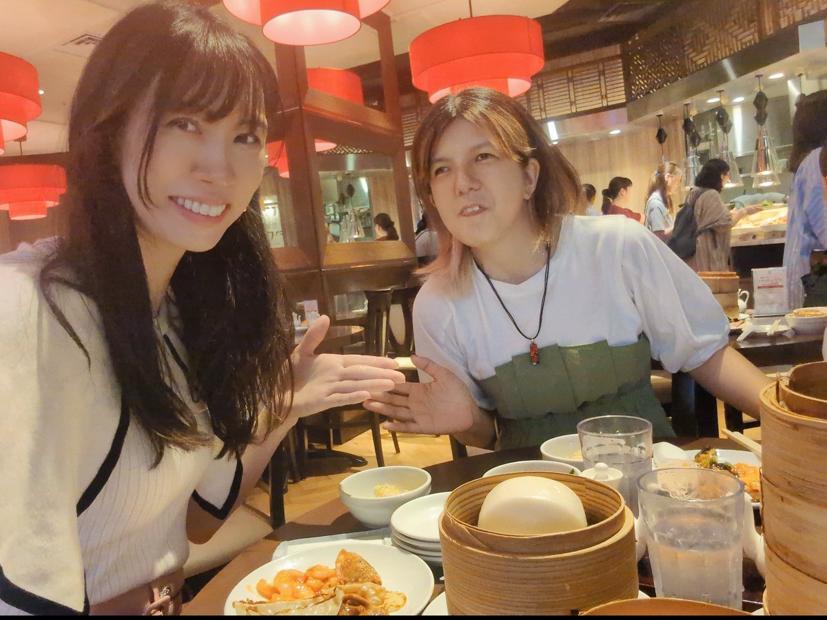 mitsuna7's tweet photo. 静と飲茶食べてきたー✨️
色々お話できて買い物もできて楽しかったー🙆今年のは今年のうちにやりたいと思います（笑） https://t.co/7Bmw874LCc