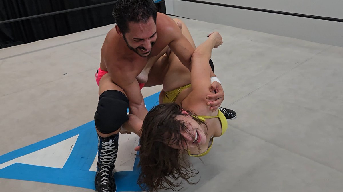 WomenWarriorsW's tweet photo. What's your favorite submission? #CamelClutch #BostonCrab #ScorpionCrossLock or something else? #Sleeper #FigureFour etc. See Indica Jane and Chasyn Rance go back and forth: https://t.co/dygcEl9xoh https://t.co/UJvmOgAElO