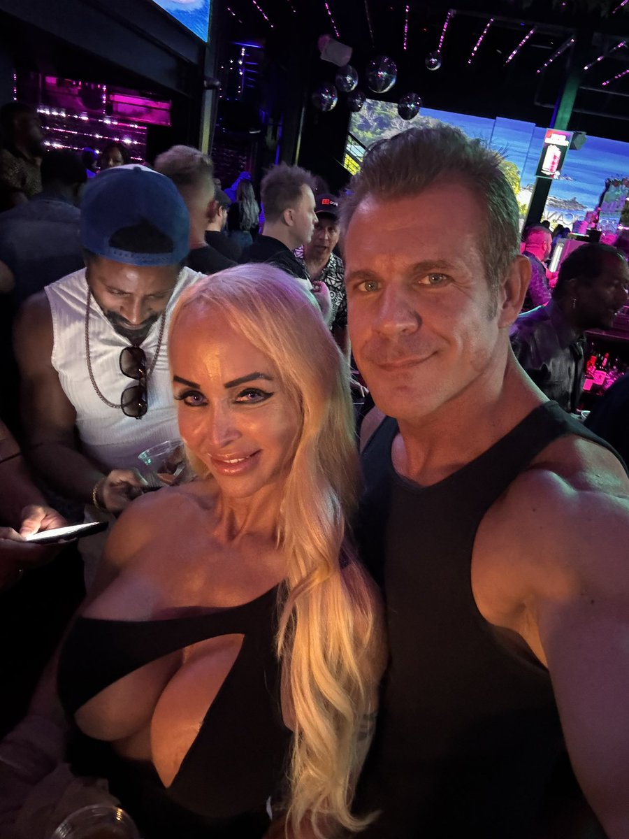 JasonSarcinelli's tweet photo. Good times at AVN party @jewelsjademedia https://t.co/gpun5S31Ry