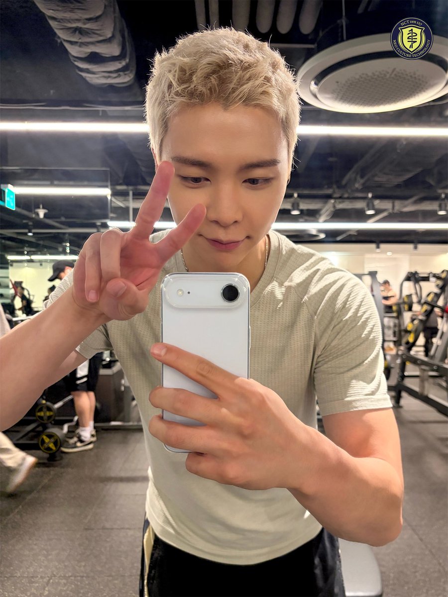 fluorosecent's tweet photo. Masih ga biasa bgt doi cepak blonde gini https://t.co/uNyCC2PeAP