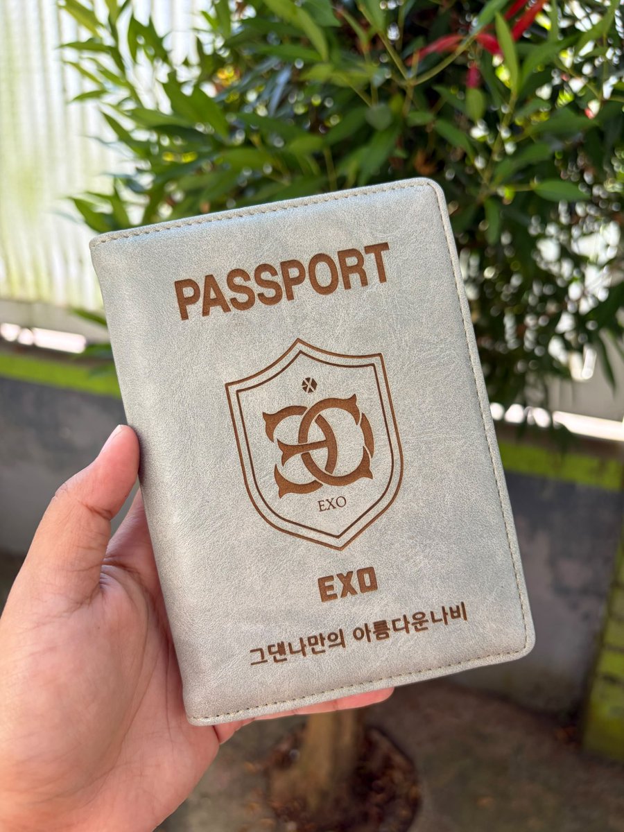 moondiwindi's tweet photo. Open PO

✈️ *Pre Order - Passport Case EXO* ✈️

🔖 bahan : synthetic leather tebal
🔖 ukuran : 14,5 x 10,5 
🔖 warna : grey &amp; blue ocean

💸 price : 100.000 dp 30.000

⏰ close po : 25 Juli 2026

Yg mau bisa DM ya, nanti aku kasih link form + kode unik nya 😉 https://t.co/v3mGqEbuMz