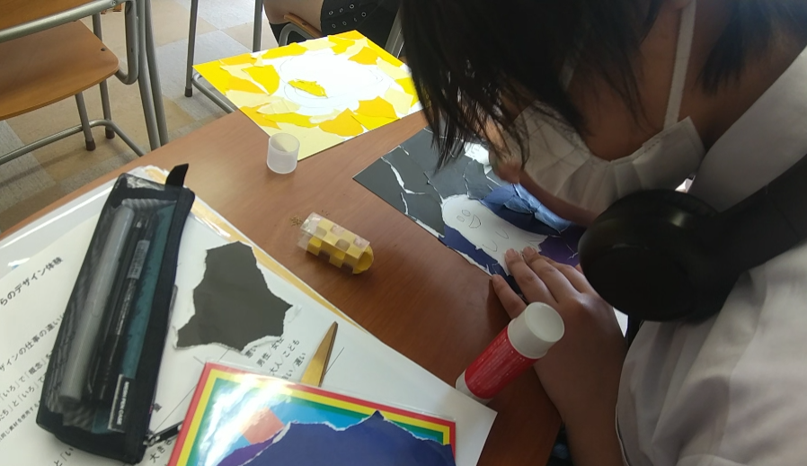 aoi_school's tweet photo. テーマに沿って画用紙と折り紙を使ったコラージュ作品を制作。限られた素材で色や形構成を工夫しながら、それぞれのイメージを表現。制作中は教室が静まり返るほどの集中力！完成した作品は、美大受験などで活用するポートフォリオ作品としても有効。
#葵高等学院 #新潟通信制高校 #美術デザインコース https://t.co/xTSxketV9Q