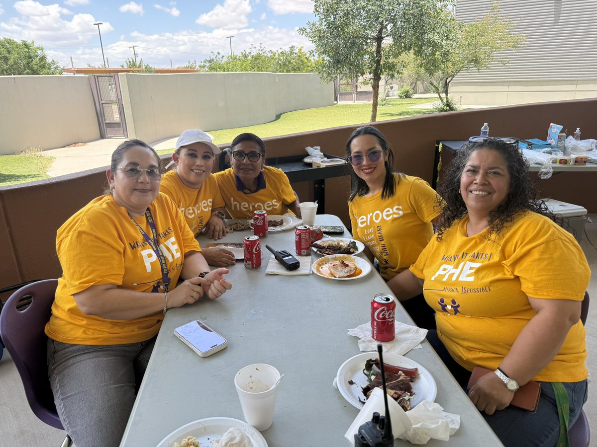Mruiz18_SISD's tweet photo. It was great to slow down, share a meal, and enjoy time with our incredible custodial team. Thank you for a wonderful cookout! 💜💛 #TopHero #TeamSISD https://t.co/SooSuejHkn