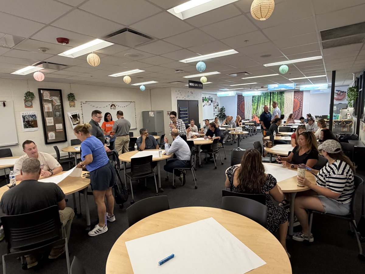 HerseyHuskies's tweet photo. Thank you to our phenomenal community for connecting with us at our Athletic Listening Session! Special shout out to Mr. Dolney &amp; Mr. Benoit for leading it! #huskiesrunasone #everyonematters https://t.co/qK6ColSoPO