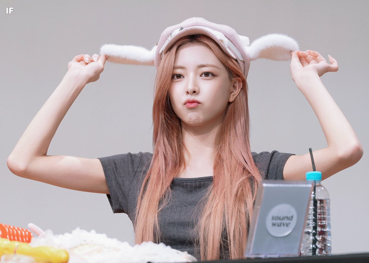 IF_YUNA_1209's tweet photo. 250716🖊️ #ITZY #있지 #YUNA #유나 https://t.co/C3QHuGxD0q