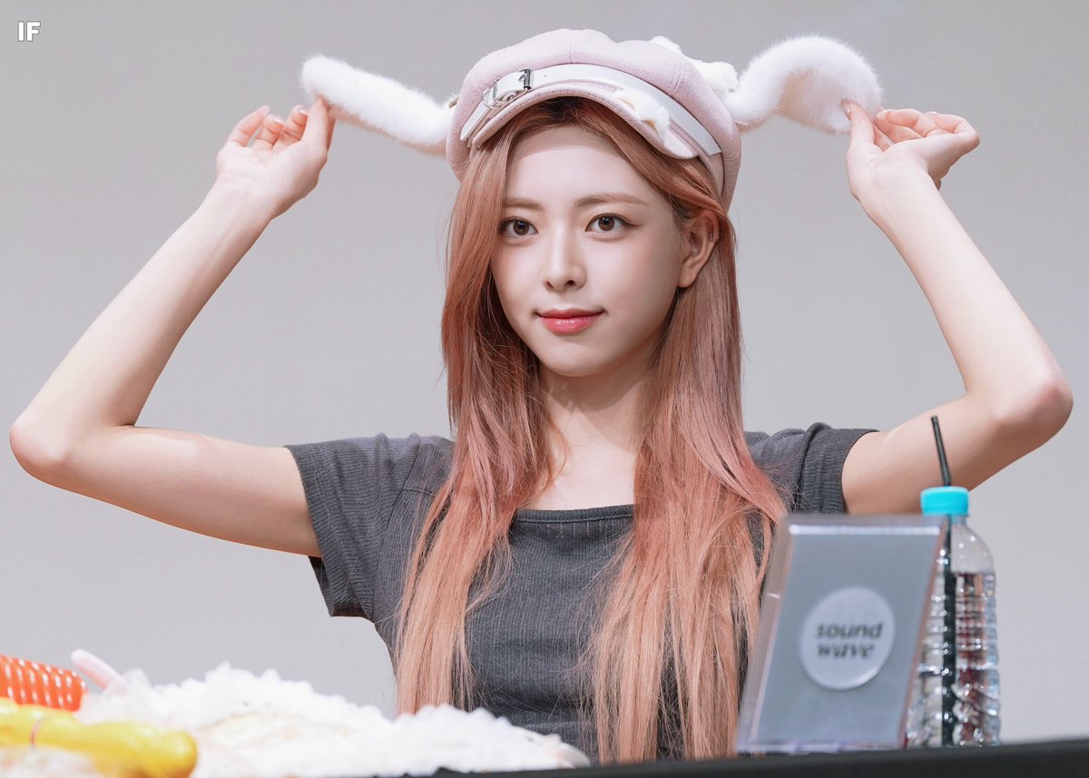 IF_YUNA_1209's tweet photo. 250716🖊️ #ITZY #있지 #YUNA #유나 https://t.co/C3QHuGxD0q