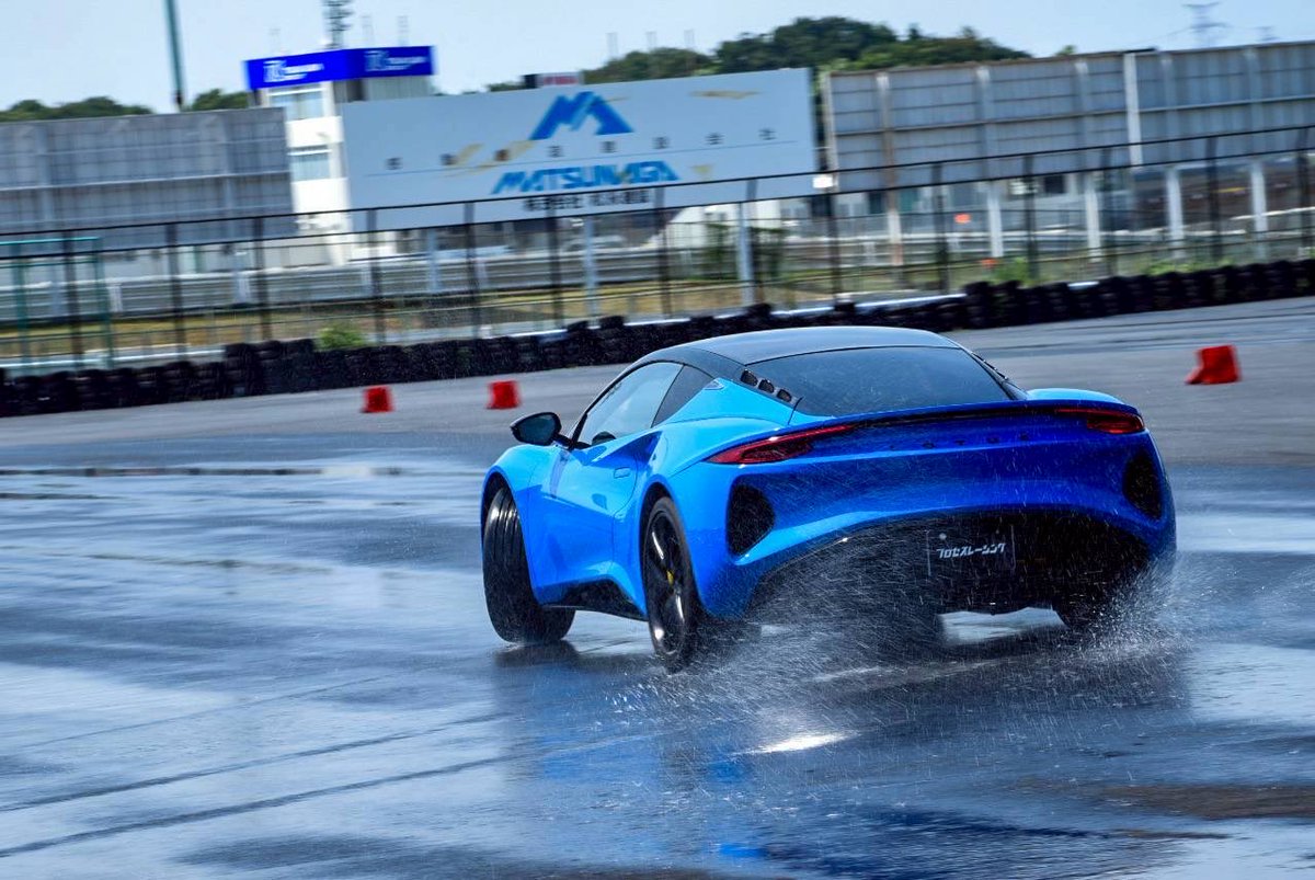 rebornracer's tweet photo. ハイパワーなミドシップ車ほど危険回避の為のスライド練習が必要という持論です。
#ロータスエミーラ
#エミーラv6mt
#プロセス走行会 https://t.co/uw5oi6lPCj