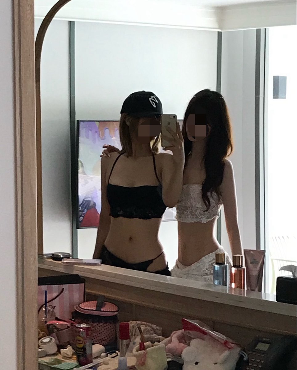 nvkqyw's tweet photo. 요런 비키니는 좀 부담스럽다 싶으면 이 순한맛 수영복 추천함
화이트랑 블랙이랑 느낌이 정반대고 훨씬 청순한 느낌
팬티 살짝 웃기게생기긴 했는데 스커트도 비치는 레이스라 두르면 티안나고 이뻐요

그냥 튜브탑 같아서 바지랑 입기도 참 좋았음

 (구매시 수수료가 발생) https://t.co/6pIQhNPIMu https://t.co/B6U3VpONRM