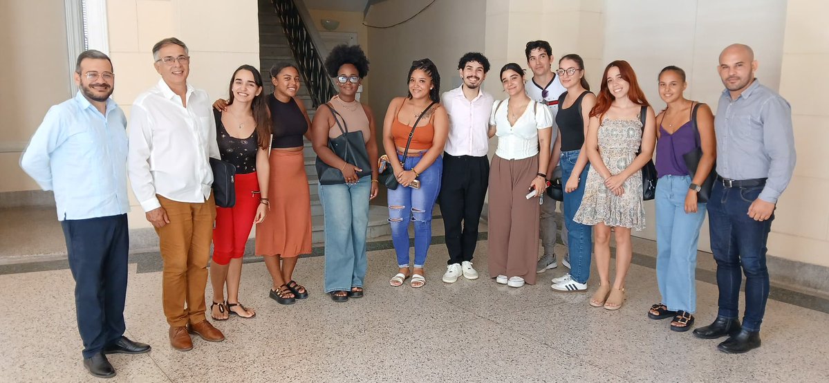 TSupremoCU's tweet photo. La familia judicial crece!!!
Sean bienvenidos estos jóvenes a nuestros colectivos!
@Oscar_CubaTSP 
@DERECHOUH 
@habana_tpp 
@Yojaniers 
@DCorralesponce https://t.co/DI0VVFfHtB