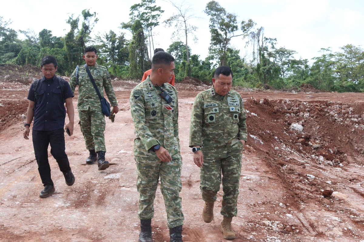 koops_3's tweet photo. Pangkodau III Tinjau Kesiapan Kunjungan Presiden RI di Kepulauan Tanimbar

#militerudara

#puspentni

#tniau

#Koopsudnas

#swabhuwanapaksa https://t.co/OIHnqcrmKN