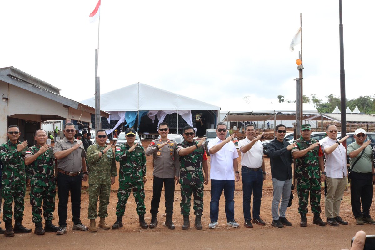 koops_3's tweet photo. Pangkodau III Tinjau Kesiapan Kunjungan Presiden RI di Kepulauan Tanimbar

#militerudara

#puspentni

#tniau

#Koopsudnas

#swabhuwanapaksa https://t.co/OIHnqcrmKN
