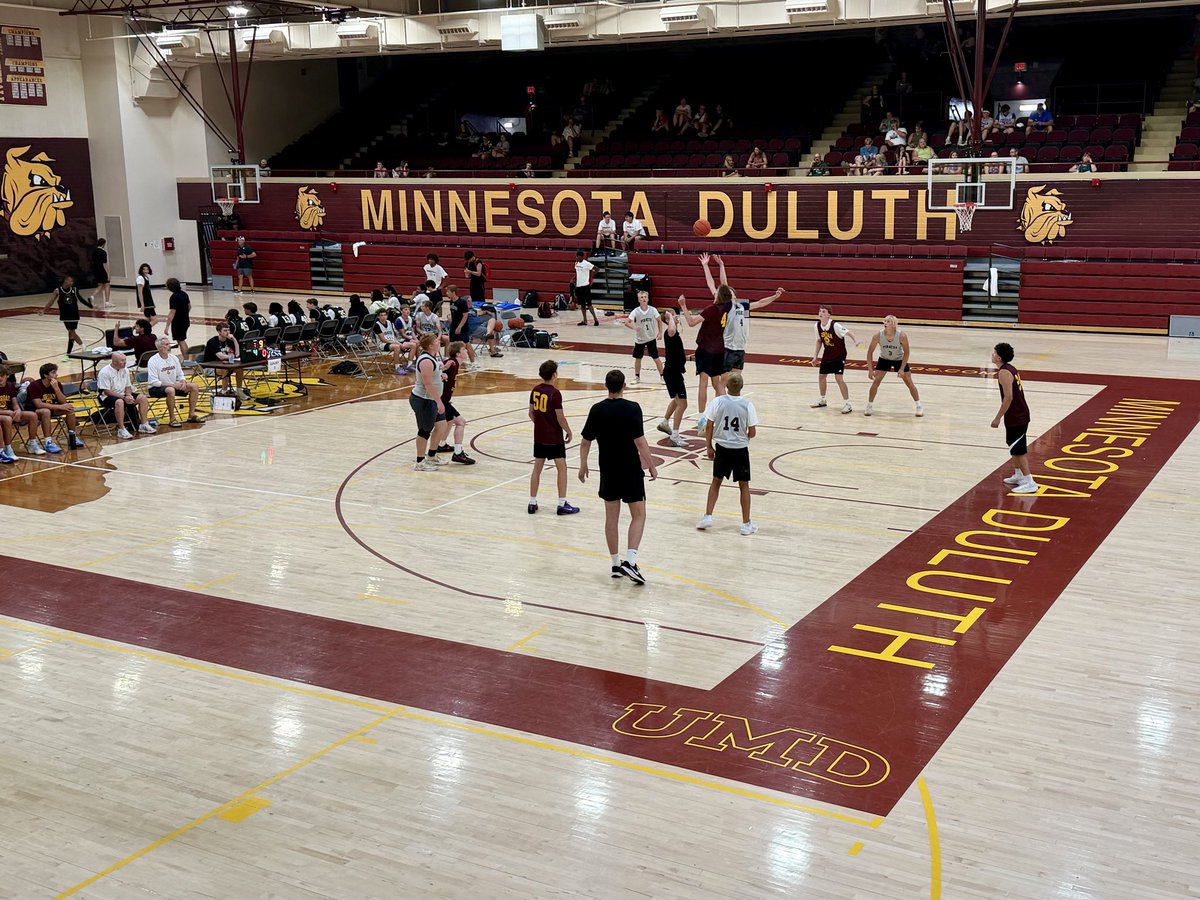 hubmenhoops's tweet photo. The Hubmen Varsity Basketball team traveled to Duluth this week to compete in the UMD Basketball Team Camp. It was a great opportunity for our athletes to strengthen team chemistry both on and off the court!

#GoHubmen #Hubmenbasketball https://t.co/nxaRaSuenS