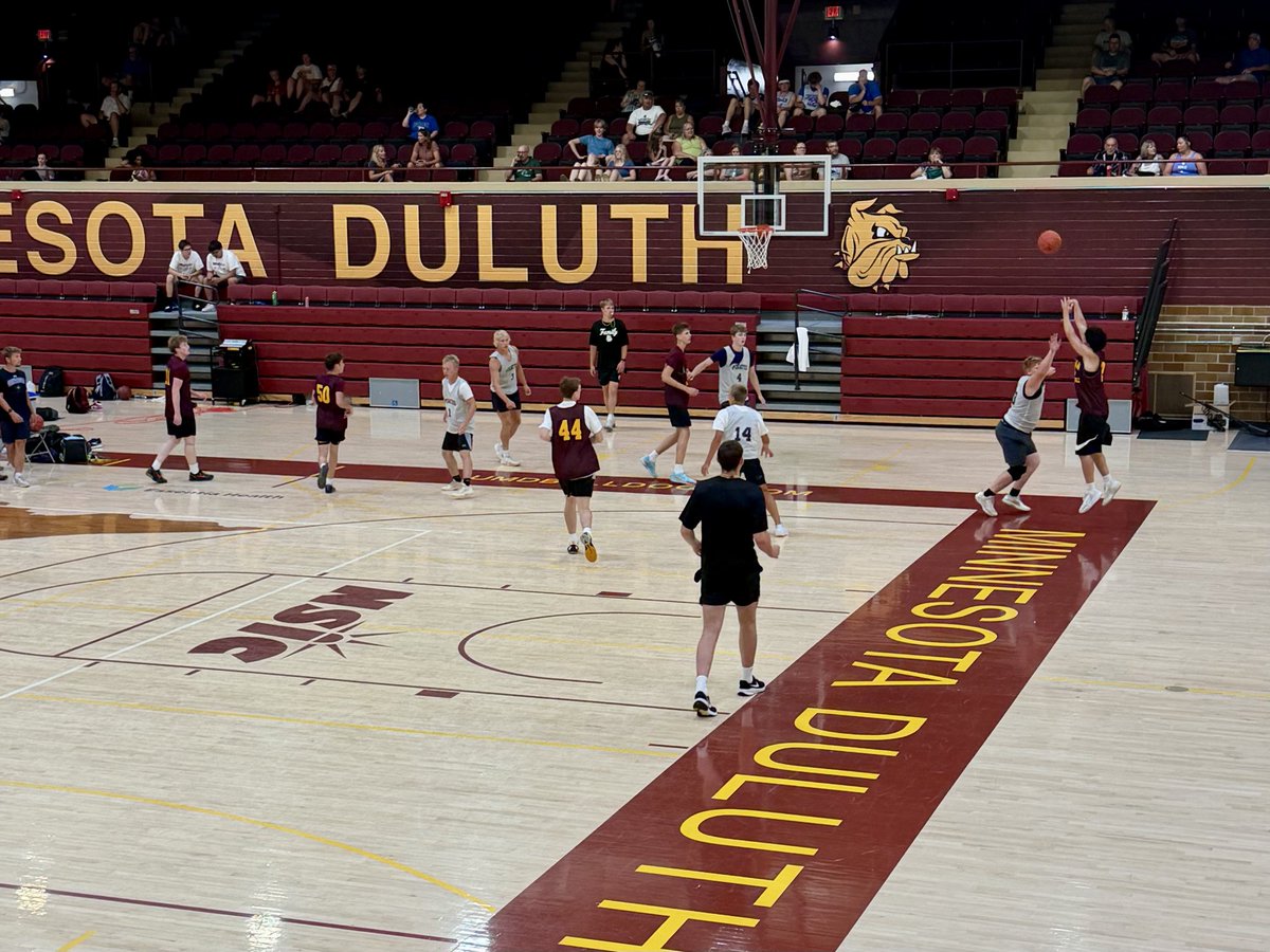 hubmenhoops's tweet photo. The Hubmen Varsity Basketball team traveled to Duluth this week to compete in the UMD Basketball Team Camp. It was a great opportunity for our athletes to strengthen team chemistry both on and off the court!

#GoHubmen #Hubmenbasketball https://t.co/nxaRaSuenS
