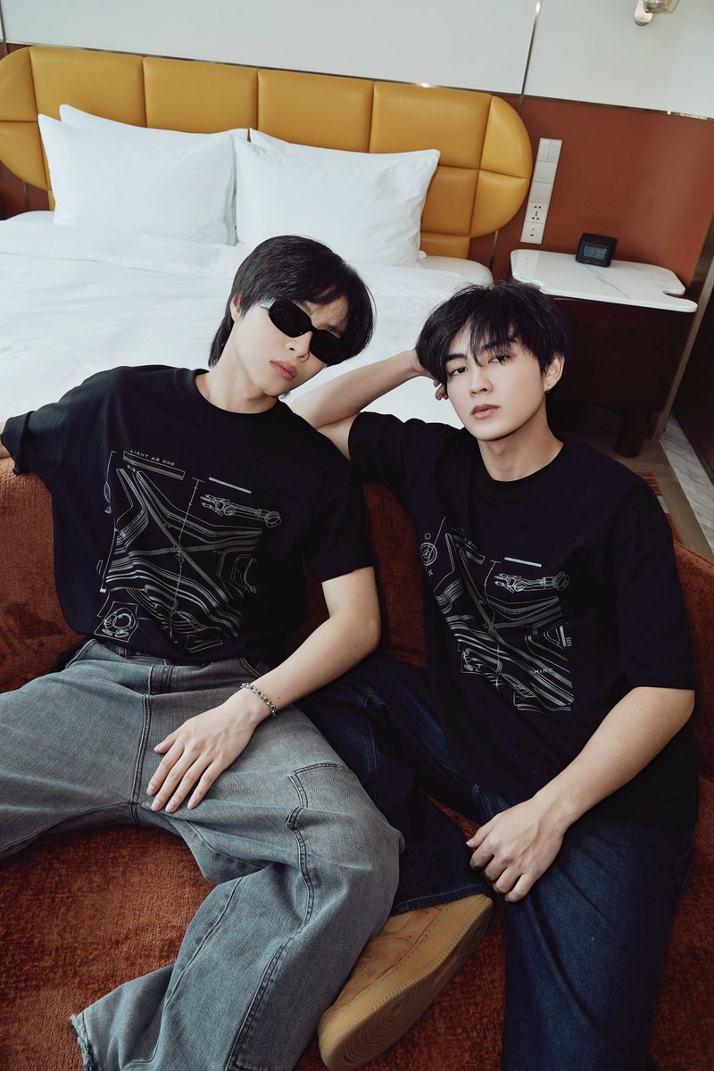 TADAMERCH's tweet photo. OFFICIAL GOODS ✨

ถ้าใส่แล้วเท่แบบนี้ ไม่ซื้อไหวหรอคับ 😎

MERCHANDISE PRE-ORDER &amp; SPECIAL LANE FOR PICK UP

🗓️ วันที่ 16 กรกฎาคม 2569 เวลา 10:00 น. – วันที่ 20 กรกฎาคม 2569 เวลา 22:00 น. (GMT+7)
🔗:  https://t.co/eLpZi91iQz

#BUS_LIGHTASONE
#BUSbecauseofyouishine
#TADAMERCH https://t.co/7bfedzY29s