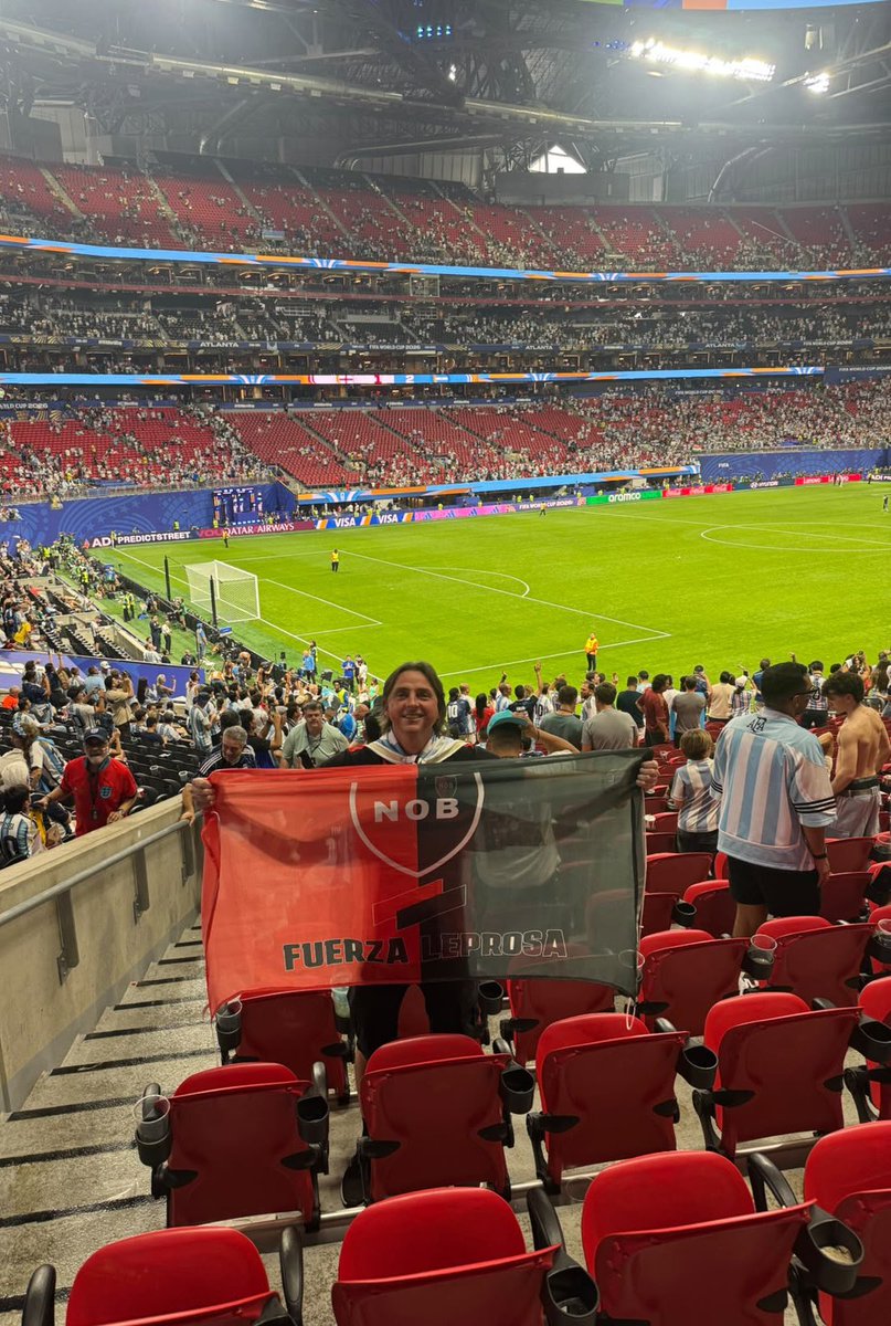 GonzalezJuli78's tweet photo. POR LA SEGUNDA DE LEO.

¡Qué orgullo inexplicable es ser argentino! 🇦🇷❤️🖤 https://t.co/4lLP3gIv8a