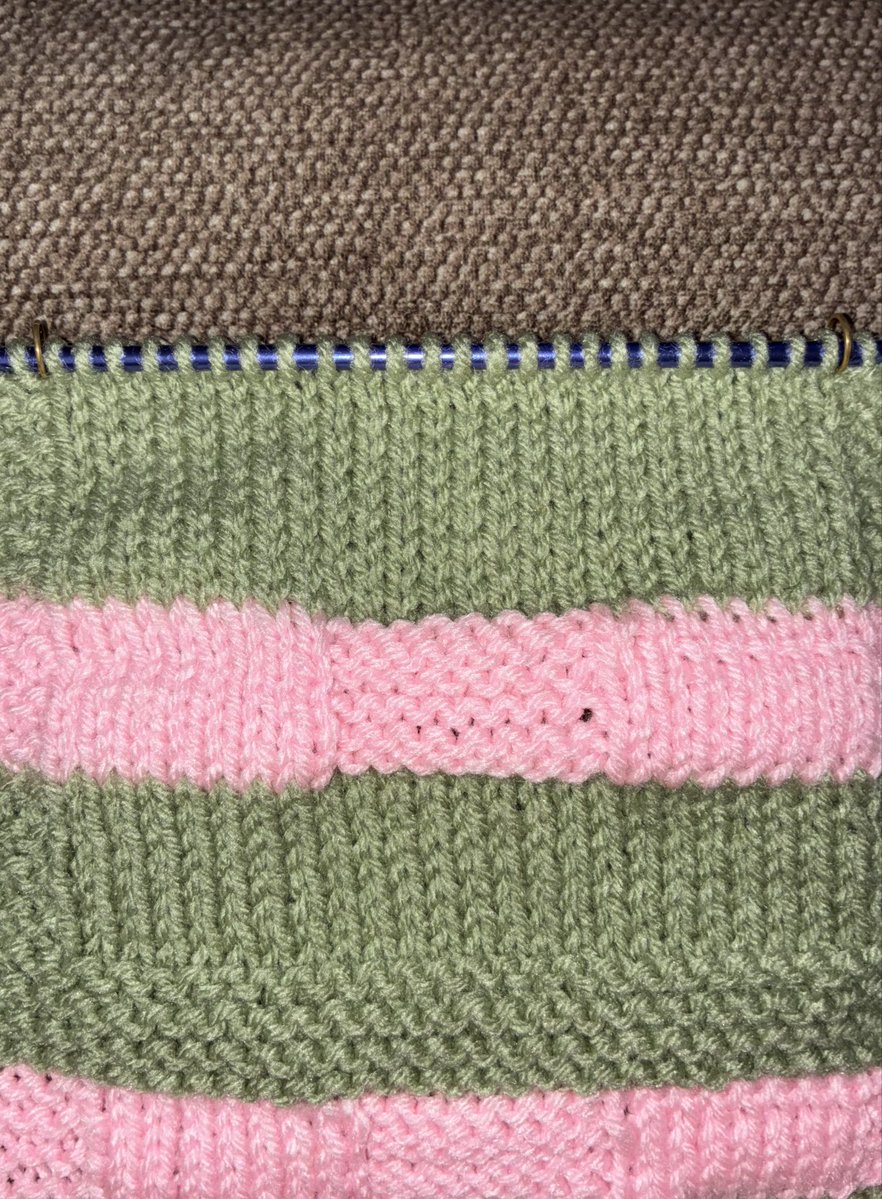 S_Stitcher's tweet photo. Wessagussett DewPoint & Temperature Tippet; knit; Day196; Dew Point 69ยฐ; Temp 83ยฐ; X
.
#WessagussetDewPoint &TemperatureTippet #knit #Day196; #DewPoint69ยฐ; #Temp83ยฐ X https://t.co/xQFe23ByZN