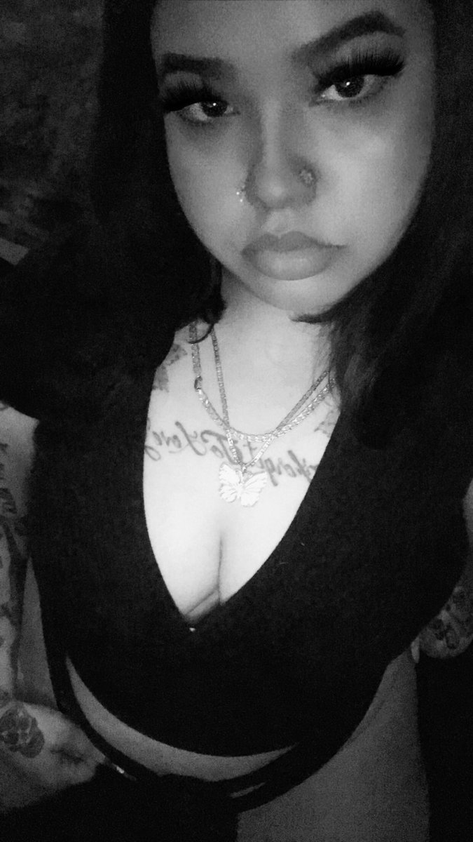 Cheeksmcgee690's tweet photo. 🖤

#cheeks #latina #NewProfilePic #bbw #curvy #gorda #prettyandthick #nsfwtwtًً https://t.co/Qn40yrQk7D