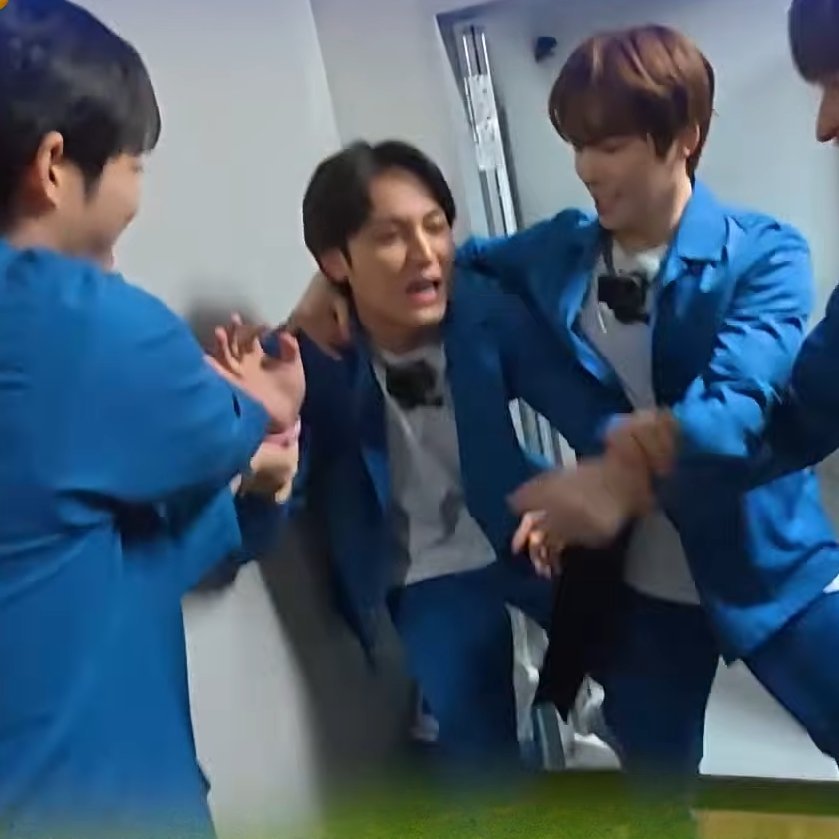 seokkchans's tweet photo. coups dino and dk this is literally mingyu's worst nightmare https://t.co/whscTn1TCb