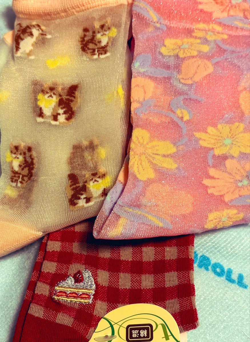 mony_moky's tweet photo. チュチュアンナの靴下安売りしてたよ
三足で600円かだったし可愛かった https://t.co/n579QMZgcH
