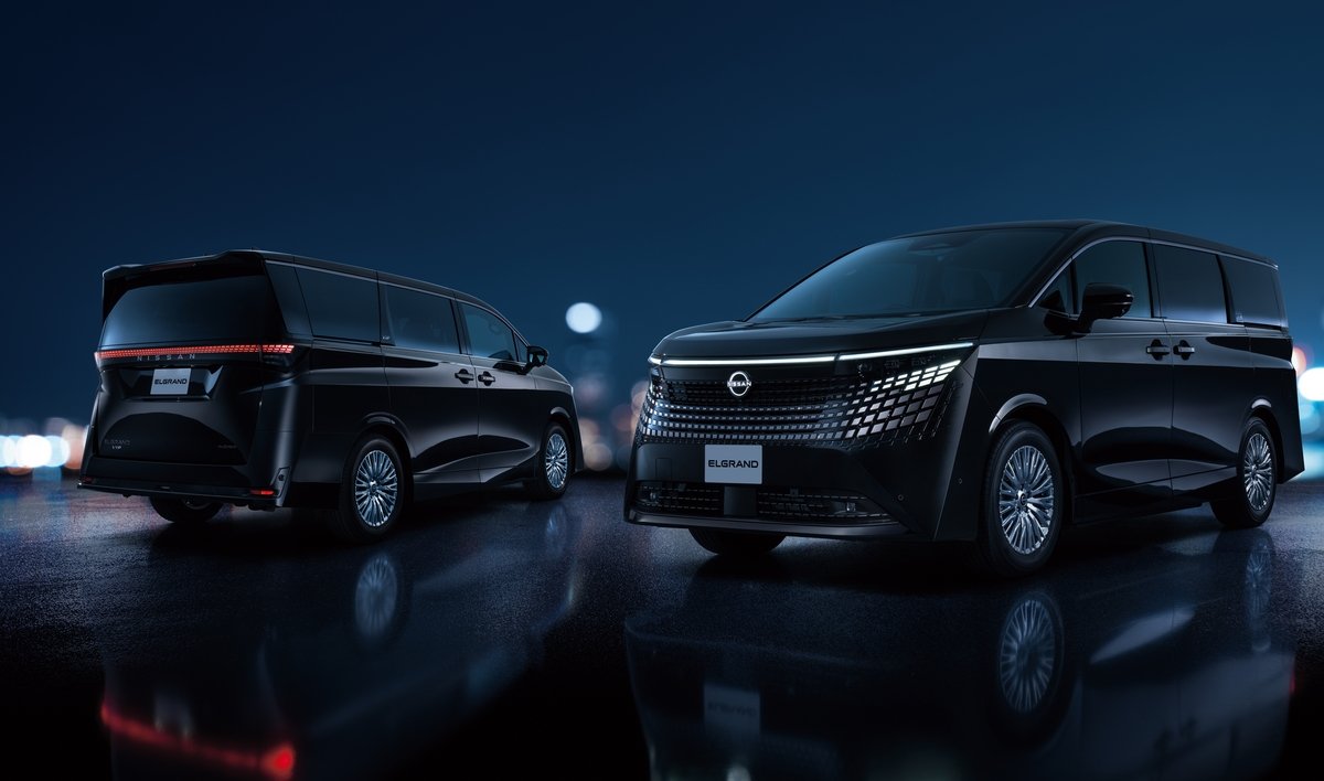 NEWCARinjapan's tweet photo. 新型日産 エルグランド VIPが発売

869万8800円〜
ダークメタルグレーボディパーツ
専用18インチアルミホイール
ダーククロムフィニッシャー
サテングレーメタリックドアサッシュモール
ウェルカム&amp;ステップイルミネーション
15.6インチ後席スクリーン
専用内装加飾
読書灯
Boseプレミアムサウンド https://t.co/LNcJJPiTZN