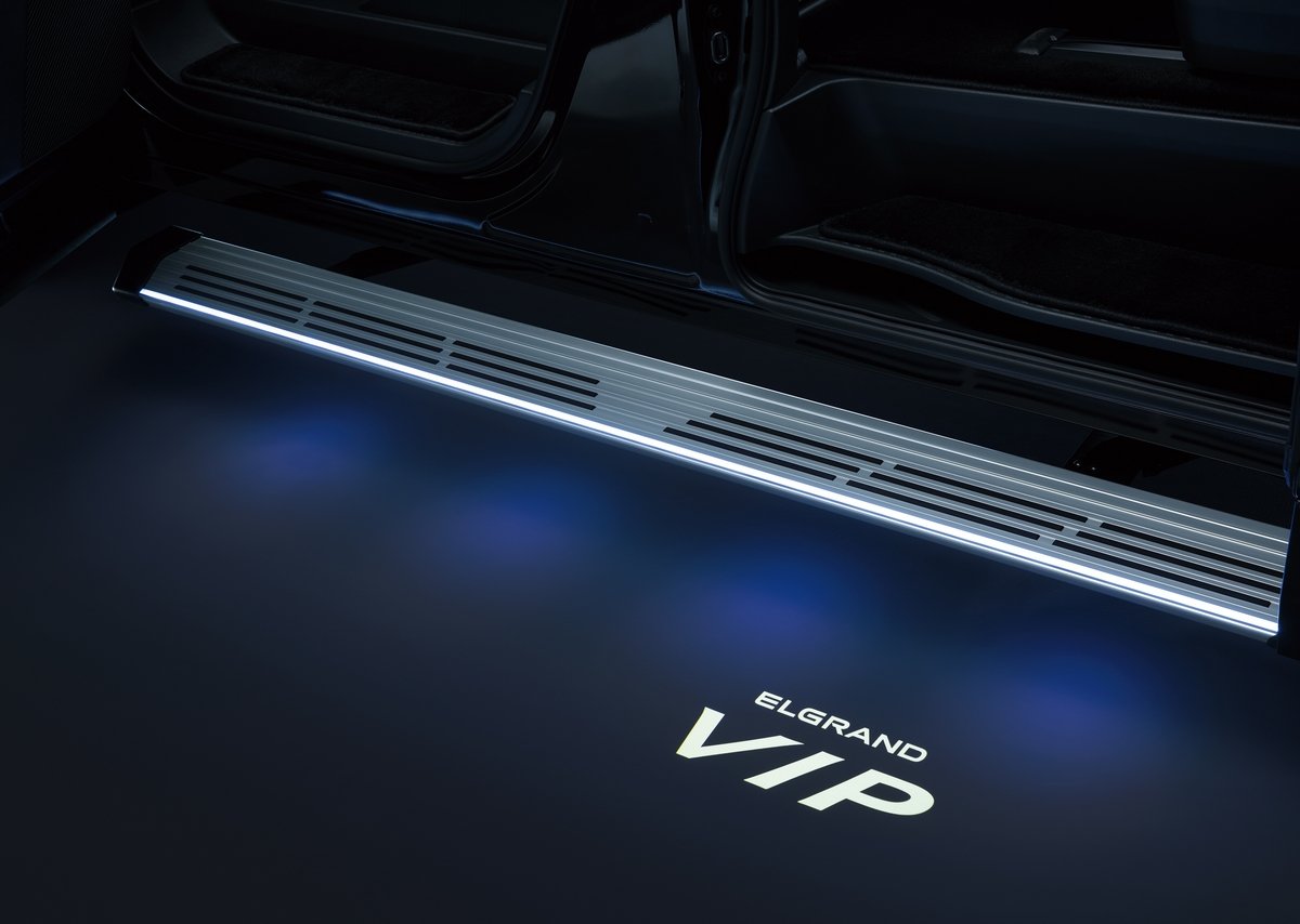 NEWCARinjapan's tweet photo. 新型日産 エルグランド VIPが発売

869万8800円〜
ダークメタルグレーボディパーツ
専用18インチアルミホイール
ダーククロムフィニッシャー
サテングレーメタリックドアサッシュモール
ウェルカム&amp;ステップイルミネーション
15.6インチ後席スクリーン
専用内装加飾
読書灯
Boseプレミアムサウンド https://t.co/LNcJJPiTZN