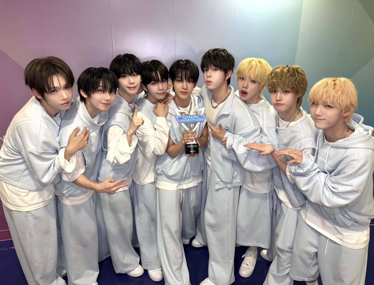 fnfent_official's tweet photo. [📰] '쇼챔' 아홉, '런 투 유'로 컴백 첫 음방 1위 "포하가 준 선물"

🔗 https://t.co/DCXzIxGztK

#AHOF #아홉
#RUN_TO_YOU https://t.co/wXIMQuOgxO