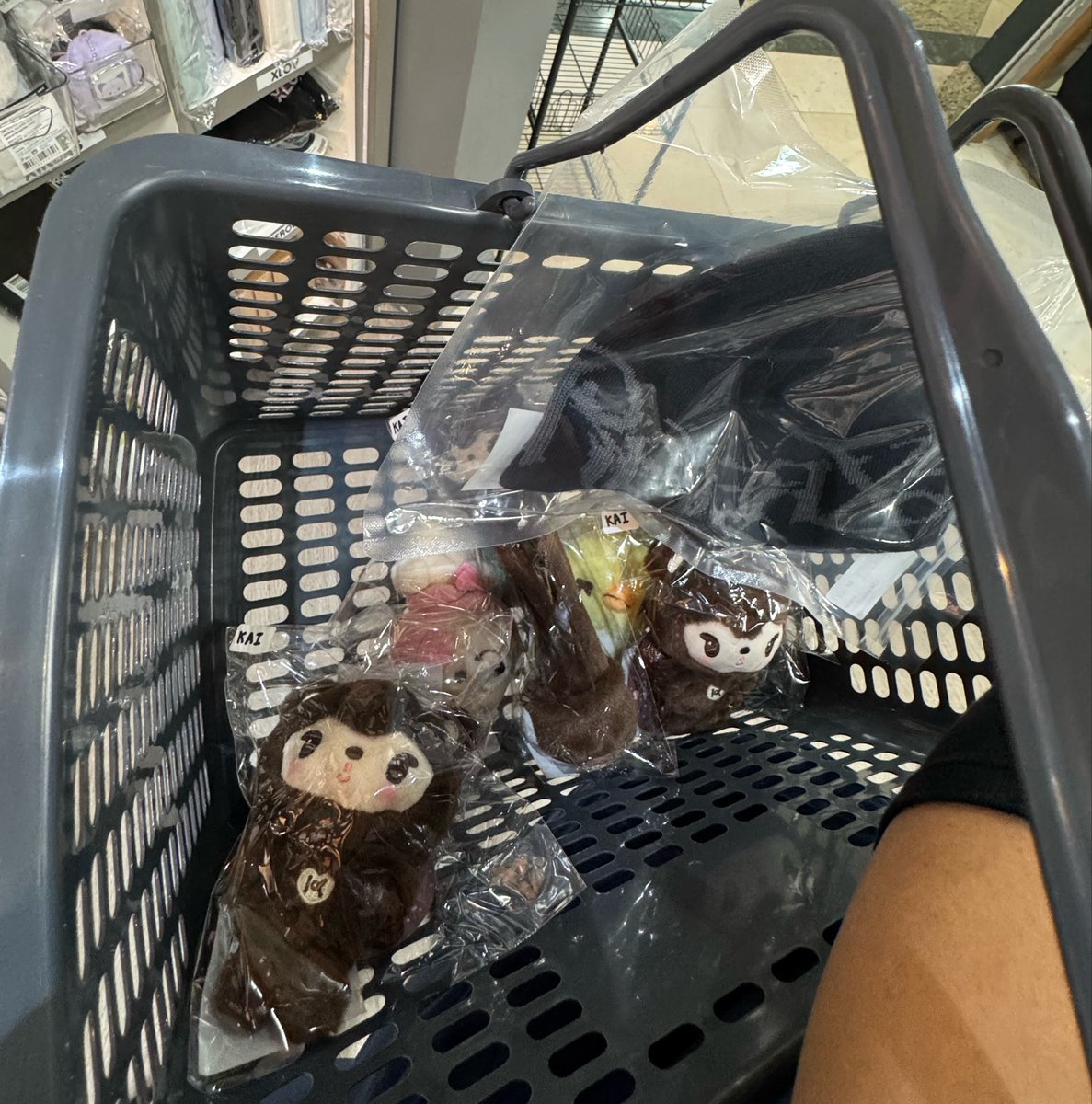 kyoongjiji's tweet photo. “did u clear out all of our kai plushies?” 

- the cashier 😭😭 https://t.co/ppsFCVYlhb