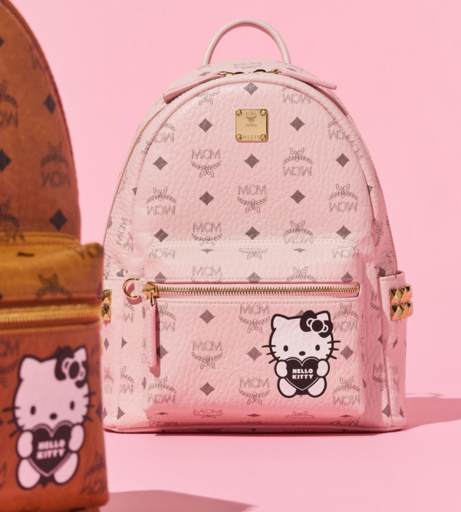 fashionpressnet's tweet photo. MCM×ハローキティ”モノクロ”のハローキティを描いたレザーバッグや財布、Tシャツも - https://t.co/oibLvhW7h2 https://t.co/7tAs0DlWRt