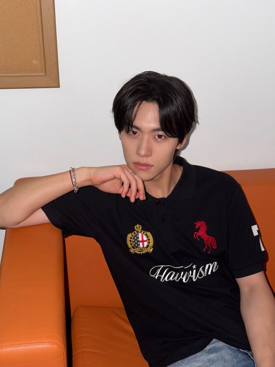 82Message's tweet photo. [#석쭌이]
🤔🏖️

#82MAJOR #82메이저 #에이티투메이저
#박석준 #PARKSEOKJOON https://t.co/sJTJ3JhKAL