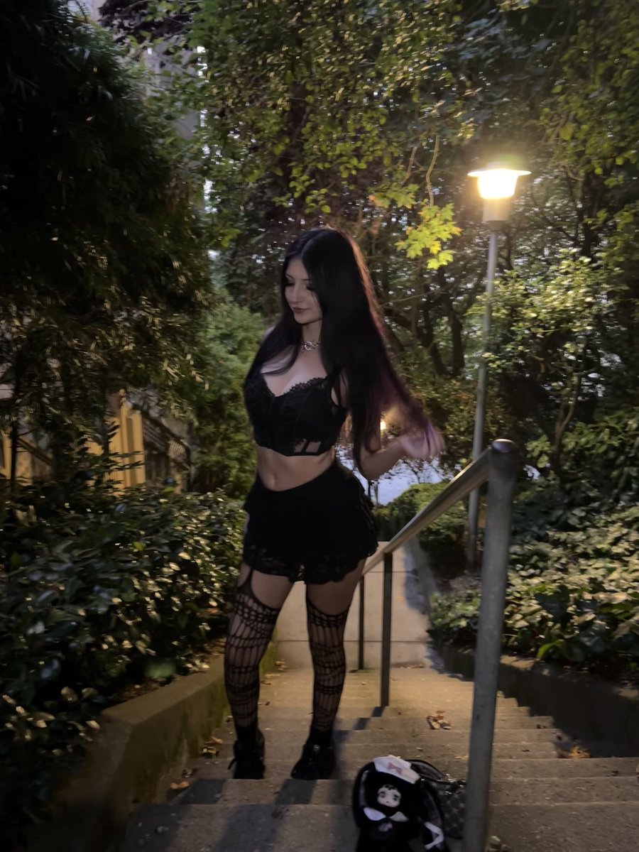 ⛧ 𝕧𝕚𝕠𝕝𝕖𝕥 ⛧ tweet media