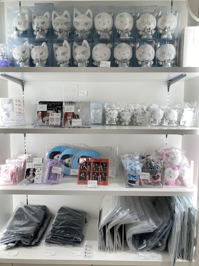 ✨#aespa 商品情報✨ 各種グッズ・公式ペンライト 絶賛販売中です！ 今