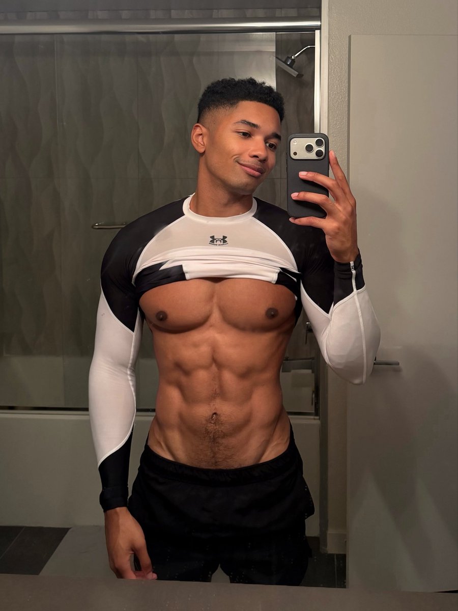 tylerjaems's tweet photo. I wanna go out tn but all 3 of my friends are busy https://t.co/dX6Ps1dMF3