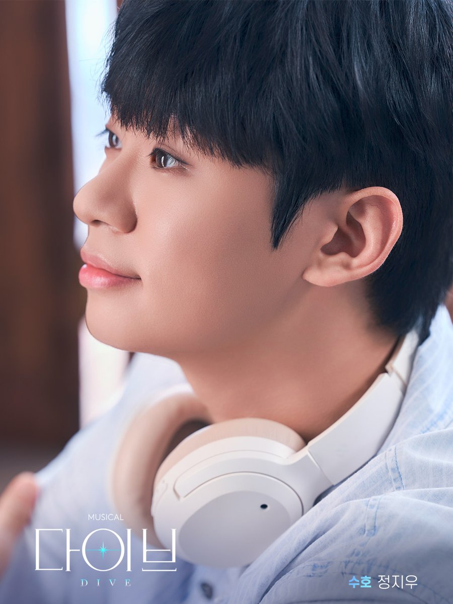 mbz_company's tweet photo. [#다이브]

🫧 프로필 사진 공개

“모든 게 끝나면
평범한 일상으로 돌아갈거야”

수호 ｜ #정지우

_
뮤지컬 <다이브>
2026.08.18 - 11.08
링크더스페이스 1관 https://t.co/3mWhyMF5mj