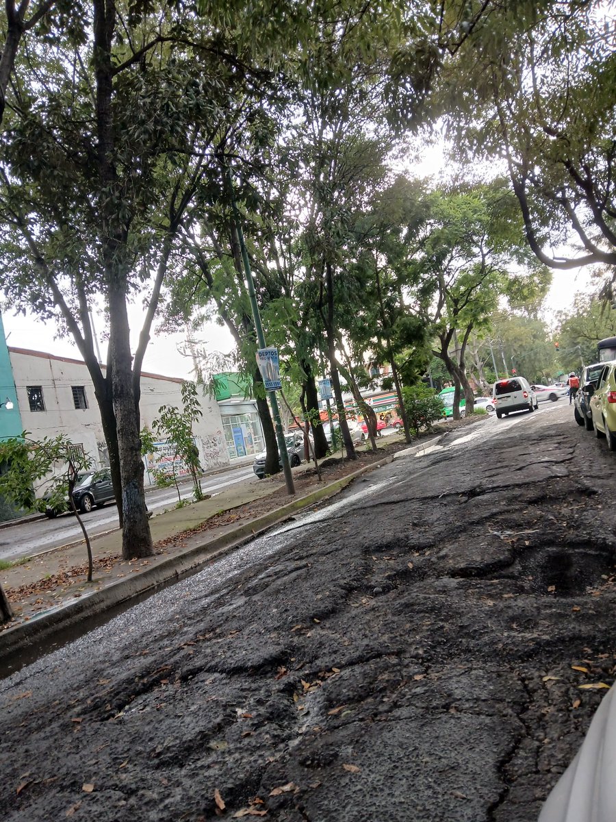 AbrahamLE1979's tweet photo. Quiubo @yancolozano ? Cuando mandas arreglar esto? Lleva años así,  ya concluyó el mundial aquí y Nació. Tira paro @locatel_mx @GobCDMX https://t.co/OOeEN9hlEi