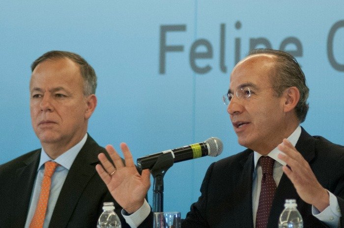 Chairorompemad1's tweet photo. @FelipeCalderon @ppeuropeo @EPP @marianagc @NunezFeijoo @partidopopular Necesitaban un enano de circo! https://t.co/6PMIw1QZDz
