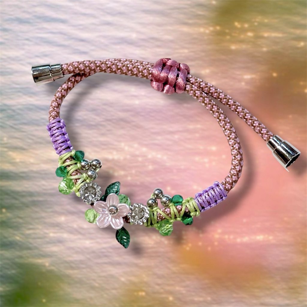sh00es's tweet photo. 🛋️ HAAI !! LIHAT GUYS…. aku nemuin berbagai macam bracelets / gelang yang super duper adorable! >___< 💬🛌🧁

kindly check this thread if you are curious n interested :p 🍎⭐️ https://t.co/6Iz7qwBI9Q