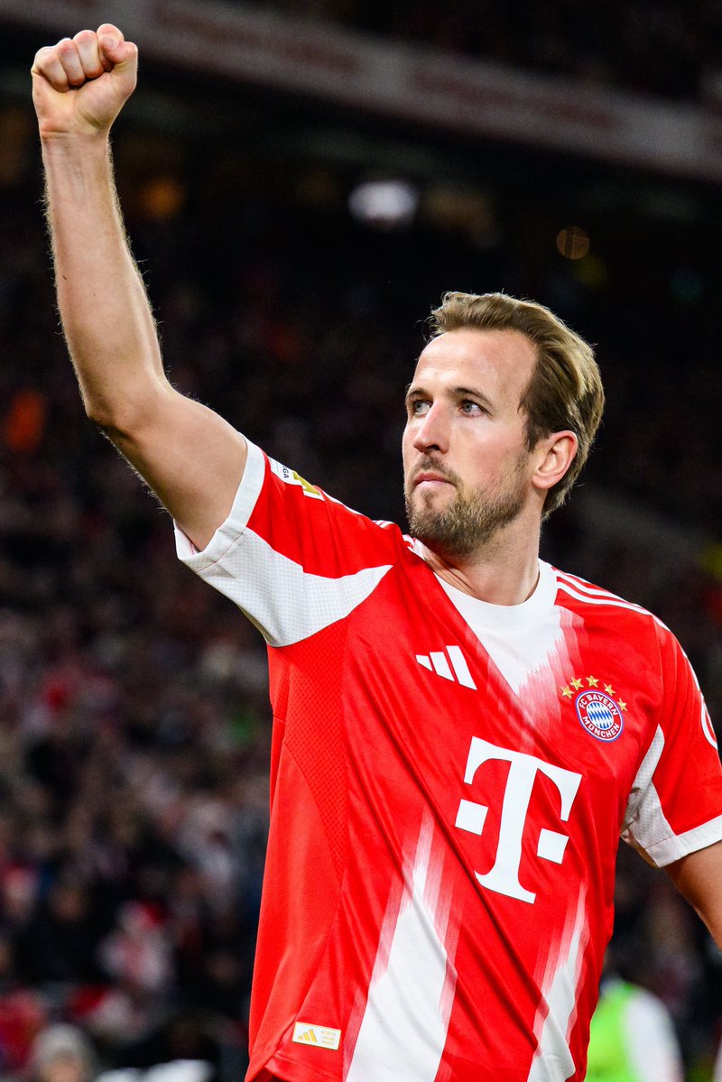 MrDavid_15's tweet photo. 2h du matin et c’est tjrs difficile de trouver le sommeil. Je suis dévasté. Mais une chose est sûre, Ce ballon d’or on l’aura. Le foot nous doit 1 ballon d’or. Peu importe le jour, on l’aura ça viendra. Je t’aime l’ouragan je t’aime pour la vie. ❤️🙏🏽 https://t.co/rI8pDxQaML
