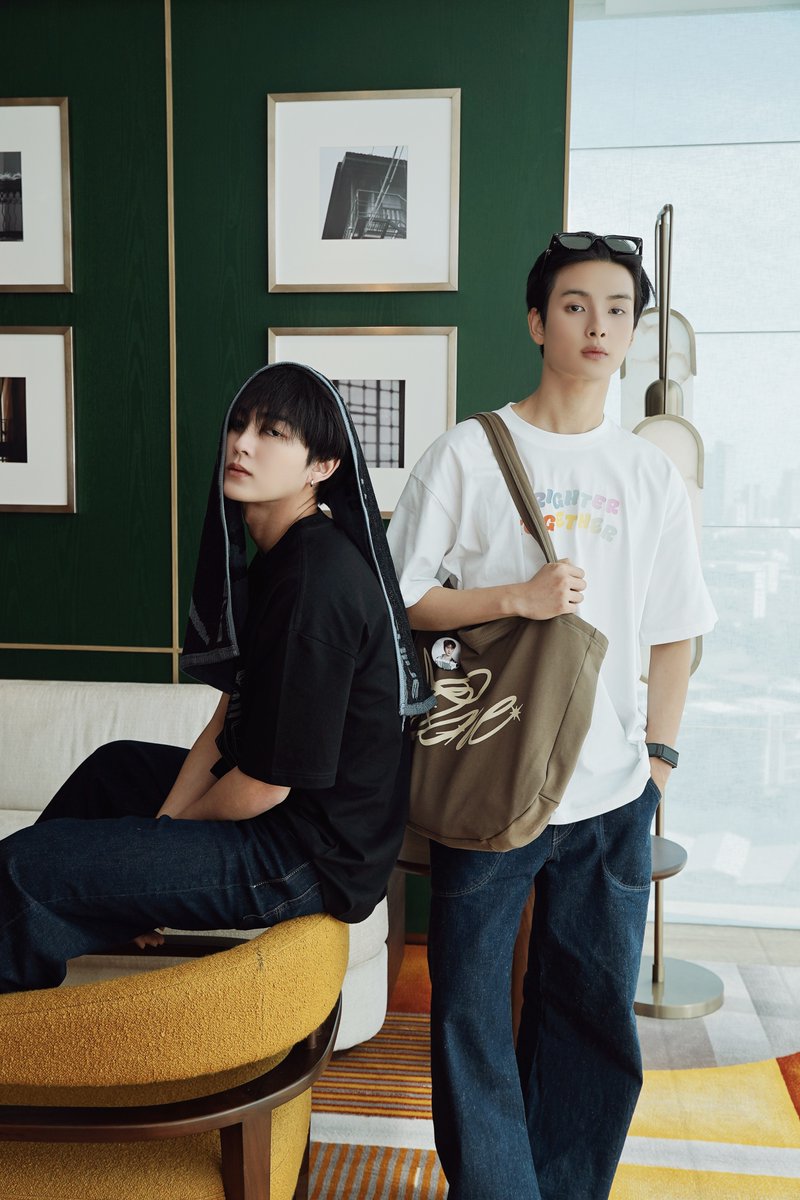 TADAMERCH's tweet photo. OFFICIAL GOODS ✨

ถ้าใส่แล้วเท่แบบนี้ ไม่ซื้อไหวหรอคับ 😎

MERCHANDISE PRE-ORDER &amp; SPECIAL LANE FOR PICK UP

🗓️ วันที่ 16 กรกฎาคม 2569 เวลา 10:00 น. – วันที่ 20 กรกฎาคม 2569 เวลา 22:00 น. (GMT+7)
🔗:  https://t.co/eLpZi91iQz

#BUS_LIGHTASONE
#BUSbecauseofyouishine
#TADAMERCH https://t.co/AoiYMW1eJB