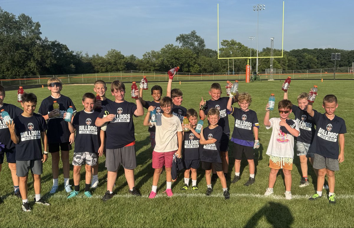 MSBulldogFTBL's tweet photo. 🔥 🏈 🔥
Little TD’ers Football Camp in the 📚
-Thank you to all the campers for a great week of football!
*Congrats to our Gatorade Players of the Day!
GO BULLDOGS!!!
#FamilyStrong https://t.co/iui7yCCVjc