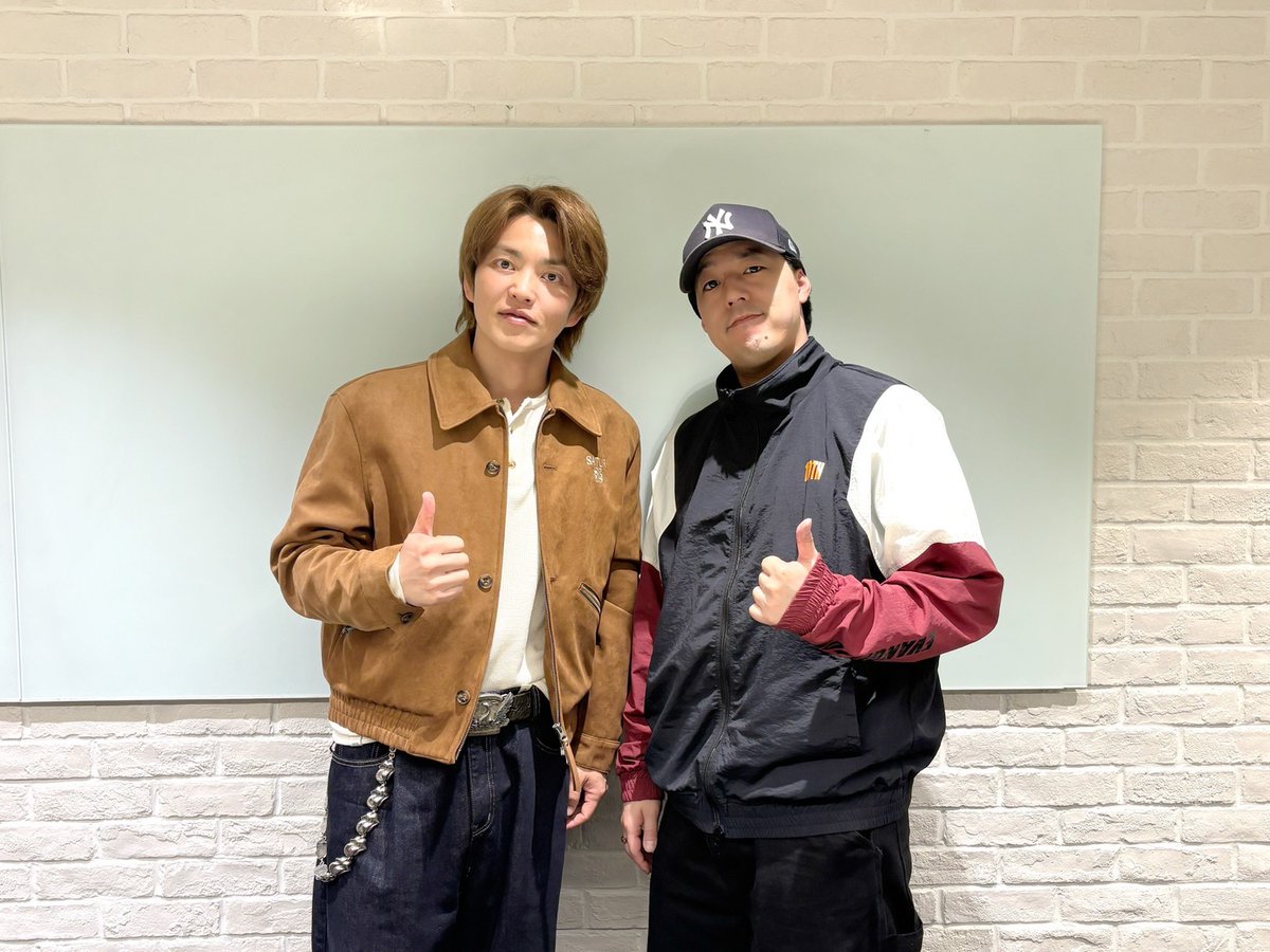 fantastics_fext's tweet photo. ⟡.· ⎯⎯⎯⎯⎯⎯⎯⎯⎯⎯⎯⎯ ⟡.·
#GL9_FB 世界スペシャルブック
　　 対談ゲスト解禁①📗
⟡.· ⎯⎯⎯⎯⎯⎯⎯⎯⎯⎯⎯⎯ ⟡.·

いよいよ
来週に迫ったスペシャルブック『世界館』

パフォーマー世界にフォーカスする
A面パートでは【4名のゲスト】にご参加いただきました！📣

1人目は…
DA PUMPのKENZO（@DAPUMP_KENZO ）さん✨

長い付き合いで仲良しのKENZOさんとは、
思い出話から今後のダンス業界に関してまで...
たっぷりトークさせていただきました🗣️

🔗詳細/お申込みはこちら
https://t.co/fpwhmebuur

@GL9_FB 
#FANTASTICS
#FANTASTICSBOOKS