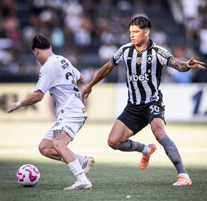 caetanosantista's tweet photo. 🚨 DE OLHO: Provável escalação do Botafogo contra o Santos: Léo Linck; Vitinho (Mateo Ponte), Ferraresi, Justino e Alex Telles; Huguinho, Medina, Lucas Villalba e Matheus Martins; Lucas Emanuel e Kauan Toledo.

🗞️ @geglobo https://t.co/rlOxwrb9eN