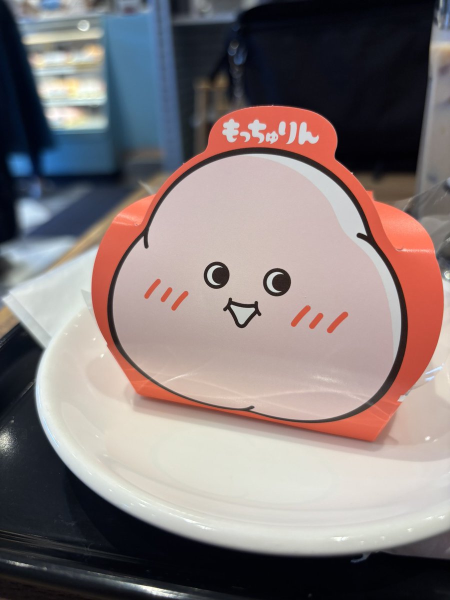 Cinamon_6_6's tweet photo. 並ばず買えて快適に過ごしながら食べれるのは泊まり明けの特権です https://t.co/Lcw3p8PacY