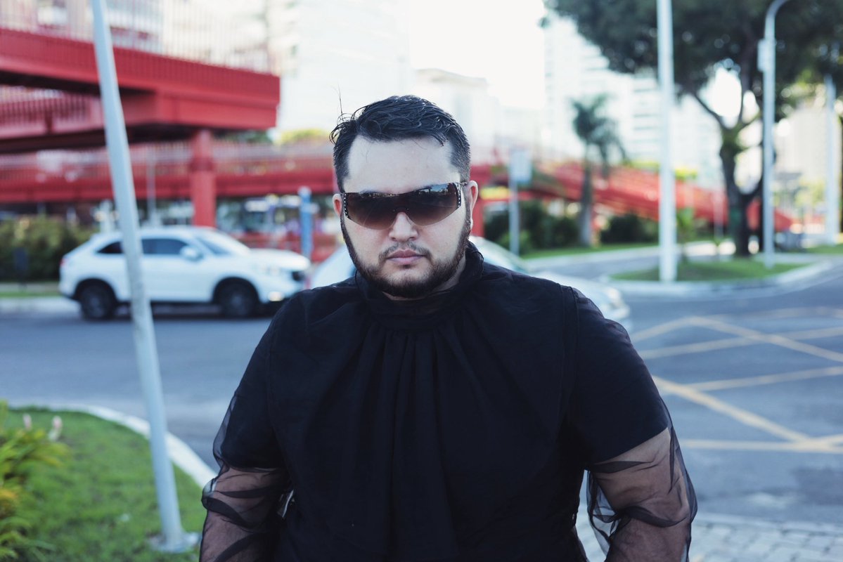 LeohTozzi's tweet photo. VÍCIO / NOVO EP / LINK NA BIO 🔥🔥 https://t.co/YwRk80iIMS